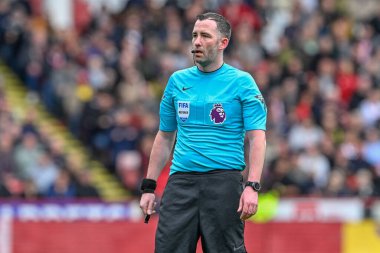 Hakem Chris Kavanagh Premier Lig maçı sırasında Sheffield United Nottingham Forest 'a karşı Bramall Lane, Sheffield, İngiltere, 4 Mayıs 2024 