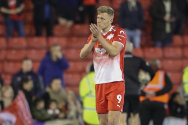 Barnsley 'den Sam Cosgrove, Sky Bet League 1 Sky Bet League 1 Promotion Play-off 1 Promosyon ilk ayak karşılaşmasında taraftarları alkışlıyor. 3 Mayıs 2024' te Oakwell, Barnsley 'de Barnsley' e karşı Bolton Wanderers.