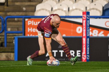 Huddersfield Giants 'tan Adam Swift, 3 Mayıs 2024' te John Smith Stadyumu 'nda oynanan Betfred Süper Lig 10. Raundda Huddersfield Giants - Salford Red Devils maçında bir deneme için sahaya çıkıyor.