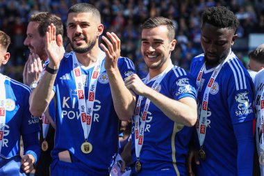 Leicester City 'den Harry Winks, 4 Mayıs 2024' te King Power Stadyumu 'nda Leicester City ile Blackburn Rovers arasındaki Sky Bet Şampiyonası karşılaşmasının ardından şampiyonluğu kutluyor.