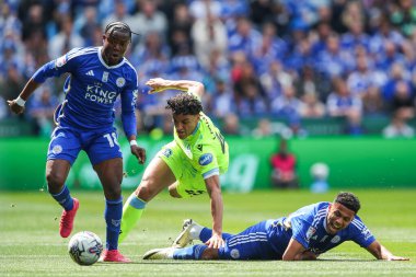 Blackburn Rovers takımından Tyrhys Dolan, Leicester City 'li James Justin' i, Leicester City - Blackburn Rovers maçında King Power Stadyumu 'nda, 4 Mayıs 2024' te yendi.