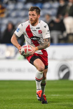 Salford Red Devils takımından Marc Sneyd, 3 Mayıs 2024 'te oynanan Betfred Süper Lig 10. Raundunda John Smith Stadyumu' nda Huddersfield Giants 'a karşı Salford Red Devils maçında ilk hamlesini yaptı.