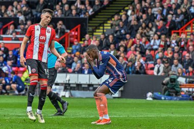 Nottingham Ormanı 'ndan Callum Hudson-Odoi, İngiltere' nin Sheffield Lane, Sheffield, İngiltere 'de oynanan Premier League maçında golü kaçırınca tepki gösterdi. 