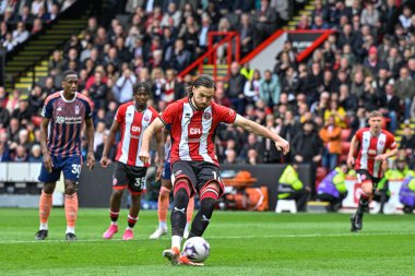 Sheffield United takımından Ben Brereton Daz, İngiltere 'nin Sheffield Lane kentinde oynanan Premier League maçında 1-0 öne geçmek için penaltı aldı. 