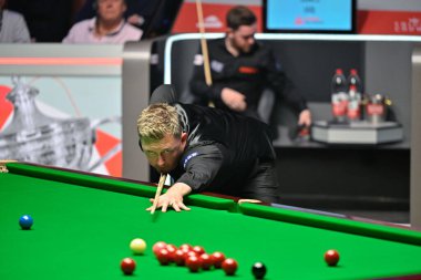 Kyren Wilson, Cazoo Dünya Şampiyonası 2024 Finali sırasında Sheffield, İngiltere 'deki Crucible Tiyatrosu' nda 5 Mayıs 2024 'te atış yaptı.