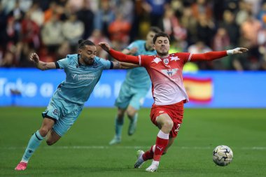 Bolton Wanderers takımından Randell Williams 3 Mayıs 2024 'te Oakwell, Barnsley, Birleşik Krallık' ta oynanan Sky Bet League 1. Hava İddiaları Ligi Promosyon Play-off yarı final ilk ayak Barnsley 'e karşı Bolton Wanderers maçında faul yaptı.