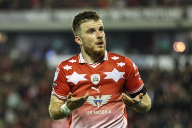 Barnsley 'den Nicky Cadden, 3 Mayıs 2024' te Oakwell, Barnsley, Birleşik Krallık 'ta oynanan Sky Bet 1 Promotion Play-off yarı final ilk ayak maçında taraftarlara karşı.