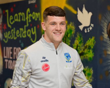 Warrington Wolves 'tan Josh Thewlis, 3 Mayıs 2024' te Warrington, İngiltere 'deki Halliwell Jones Stadyumu' nda oynanan Warrington Wolves vs Hull FC maçından önce stadyuma vardı.