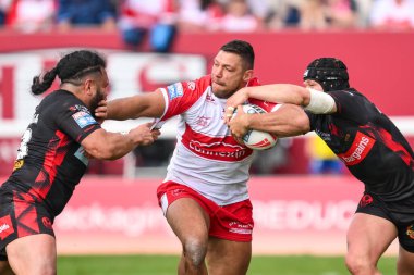 Hull KR 'dan Ryan Hall, St. Helens' ten Konrad Hurrell ve St. Helens 'ten Jonny Lomax tarafından oynanan Betfred Süper Lig 10. Raundunda Hull KR, St Helens' e karşı Sewell Group Craven Park, Kingston üzerine Hull, Birleşik Krallık, 4 Mayıs 2024 'te oynanan karşılaşmada yenildi.