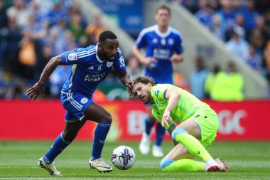 Leicester City 'den Ricardo Pereira, 4 Mayıs 2024' te King Power Stadyumu 'nda Leicester City ile Blackburn Rovers arasındaki Sky Bet Şampiyonası maçında topu ileri taşıyor.