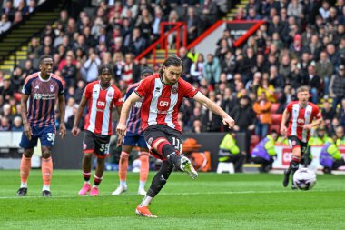 Sheffield United takımından Ben Brereton Daz, İngiltere 'nin Sheffield Lane kentinde oynanan Premier League maçında 1-0 öne geçmek için penaltı aldı. 