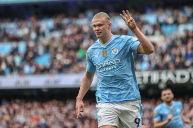 Manchester City 'den Erling Haaland, 4 Mayıs 2024' te Etihad Stadyumu 'nda oynanan Premier League maçında Manchester City ile Wolverhampton Wanderers maçında 3-0 kazanma golünü kutluyor.