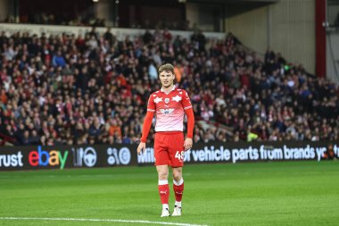 Barnsley 'den Luca Connell, 3 Mayıs 2024' te İngiltere 'nin Oakwell kentinde oynanan yarı final yarı final ilk ayak karşılaşmasında tepki gösterdi.