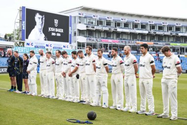 Yorkshire ve Glamorgan, dün Vitality County Şampiyonası 2. Lig maçında hayatını kaybeden Worcestershire kriket oyuncusu Josh Baker için bir dakikalık saygı duruşunda bulundular.