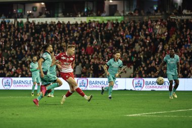 Barnsley 'den Sam Cosgrove 3 Mayıs 2024' te İngiltere 'nin Oakwell kentinde oynanan Sky Bet 1 Promotion Play-off yarı final ilk ayak maçında Bolton Wanderers' a karşı 1-2 berabere kaldı.