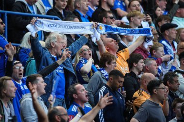 Leicester City taraftarları, Leicester City ile Blackburn Rovers maçında King Power Stadyumu, Leicester, İngiltere 'de 4 Mayıs 2024' te karşı karşıya geldiler.