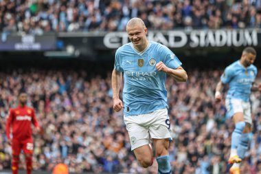 Manchester City 'den Erling Haaland, 4 Mayıs 2024' te Etihad Stadyumu 'nda oynanan Premier League maçında Manchester City ve Wolverhampton Wanderers maçında 1-0' lık galibiyetini kutluyor.