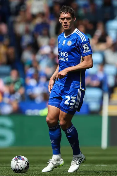 Leicester City 'den Jannik Vestergaard, Leicester City ile Blackburn Rovers arasındaki maç sırasında King Power Stadyumu, Leicester, Birleşik Krallık' ta 4 Mayıs 2024 'te oynanacak.