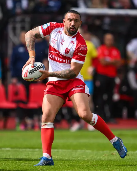 Hull KR 'dan Elliot Minchella, 4 Mayıs 2024' te İngiltere 'nin Hull kentinde oynanan Sewell Group Craven Park' ta oynanan Betfred Süper Lig 10. Raundunda ilk hamlesini yaptı.