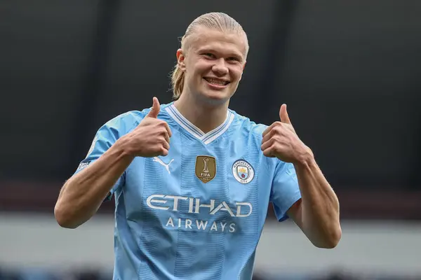 Manchester City 'den Erling Haaland, 4 Mayıs 2024' te Etihad Stadyumu 'nda oynanan Premier League maçında Manchester City ve Wolverhampton Wanderers maçında 1-0' lık galibiyetini kutluyor.