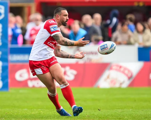 Hull KR 'dan Elliot Minchella, 4 Mayıs 2024' te İngiltere 'nin Hull kentinde oynanan Sewell Group Craven Park' ta oynanan Betfred Süper Lig 10. Raundunda ilk hamlesini yaptı.