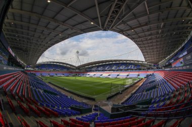 Toughsheet Community Stadyumu 'nun Gök İddia Ligi 1 play-off' ları sırasında Bolton Wanderers 'ın 7 Mayıs 2024' te Toughsheet Community Stadyumu 'nda Barnsley' e karşı oynadığı yarı final maçının genel görüntüsü.