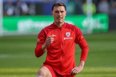 Maç öncesi ısınma oturumunda Barnsley 'den Josh Earl, Sky Bet 1 play-off' larda yarı final ikinci ayak karşılaşmasında Bolton Wanderers, Toughsheet Community Stadyumu 'nda Barnsley' e karşı, Bolton, Birleşik Krallık, 7 Mayıs 2024