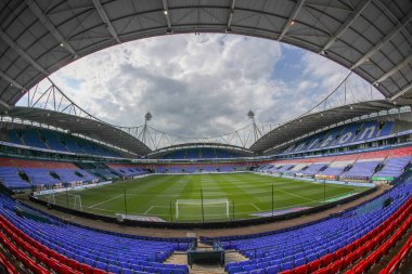 Toughsheet Community Stadyumu 'nun Gök İddia Ligi 1 play-off' ları sırasında Bolton Wanderers 'ın 7 Mayıs 2024' te Toughsheet Community Stadyumu 'nda Barnsley' e karşı oynadığı yarı final maçının genel görüntüsü.