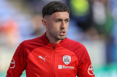 Barnsley 'den Corey O' Keeffe, 7 Mayıs 2024 'te İngiltere' nin Bolton kentinde oynanan maçta Sky Bet Ligi 1 play-off yarı final ikinci ayak maçında Bolton Wanderers 'a karşı Barnsley maçında ısınma turunda.