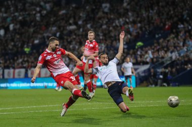 Barnsley 'den Adam Phillips, 7 Mayıs 2024' te İngiltere 'nin Toughsheet Community Stadyumu' nda Bolton Wanderers 'a karşı oynanan yarı final yarı final yarı final maçında 2-2 berabere kaldı.