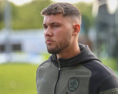 Barnsley 'den Matty Wolfe, 7 Mayıs 2024 tarihinde İngiltere' nin Bolton Stadyumu 'nda oynanan ve Bolton Wanderers' ın Barnsley 'e karşı oynadığı Sky Bet 1 play-off yarı final maçına geldi.