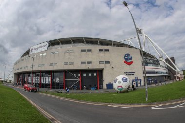 Toughsheet Community Stadyumu 'nun Gök İddia Ligi 1 play-off' ları sırasında Bolton Wanderers 'ın 7 Mayıs 2024' te Toughsheet Community Stadyumu 'nda Barnsley' e karşı oynadığı yarı final maçının genel görüntüsü.