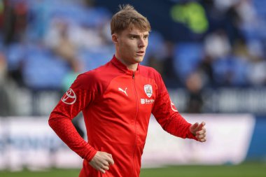 Maç öncesi ısınma oturumunda Barnsley 'den Luca Connell Sky Bet 1 play-off' larda yarı final ikinci ayak karşılaşmasında Bolton Wanderers ile Toughsheet Community Stadyumu, Bolton, Birleşik Krallık, 7 Mayıs 2024