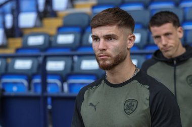 Barnsley 'den John Mcatee, 7 Mayıs 2024' te İngiltere 'nin Bolton Stadyumu' ndaki Bolton Wanderers-Barnsley maçında Sky Bet 1 play-off yarı final maçına geldi.