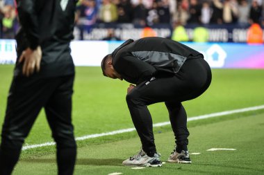 Bolton Wanderers 'ın teknik direktörü Ian Evatt, 7 Mayıs 2024' te İngiltere 'nin Bolton Stadyumu' nda oynanan yarı final yarı final yarı final yarı final yarı final yarı final yarı final yarı final Bolton Wanderers-Barnsley maçında maçı kazanmasını kutluyor.