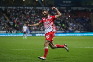 Barnsley 'li Adam Phillips, 7 Mayıs 2024' te İngiltere 'nin Bolton kentinde oynanan Toughsheet Community Stadyumu' nda yarı final yarı final ikinci ayak karşılaşmasında 2-2 'lik galibiyetini kutluyor.