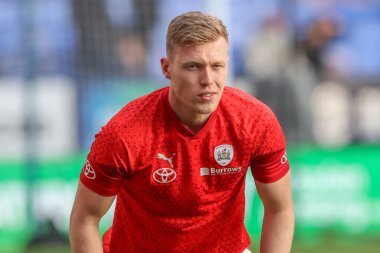 Barnsley 'den Sam Cosgrove, Sky Bet Ligi 1 play-off yarı final ikinci ayak karşılaşmasında Bolton Wanderers' a karşı Toughsheet Community Stadyumu, Bolton, Birleşik Krallık, 7 Mayıs 2024