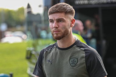 Barnsley 'den John Mcatee, 7 Mayıs 2024' te İngiltere 'nin Bolton Stadyumu' ndaki Bolton Wanderers-Barnsley maçında Sky Bet 1 play-off yarı final maçına geldi.