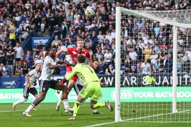 Barnsley 'den Sam Cosgrove, 7 Mayıs 2024' te İngiltere 'nin Toughsheet Community Stadyumu' nda Bolton Wanderers 'ın Barnsley' e karşı oynadığı yarı final yarı final maçında 1-0 berabere kaldı.