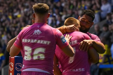 Hull KR 'dan Mikey Lewis, 9 Mayıs 2024' te İngiltere 'nin Warrington kentinde oynanan 11. Betfred Süper Lig karşılaşmasında Warrington Wolves' a karşı Hull KR karşılaşmasını kutluyor.