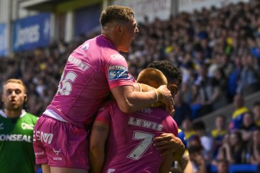 Hull KR 'dan Mikey Lewis, 9 Mayıs 2024' te İngiltere 'nin Warrington kentinde oynanan 11. Betfred Süper Lig karşılaşmasında Warrington Wolves' a karşı Hull KR karşılaşmasını kutluyor.