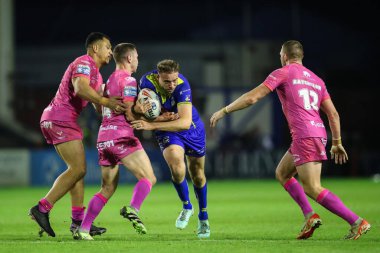 Warrington Wolves 'dan James Harrison, 9 Mayıs 2024' te Warrington, İngiltere 'deki Halliwell Jones Stadyumu' nda oynanan 11. Betfred Süper Lig karşılaşmasında Hull KR takımından Matt Parcell ile karşılaştı.