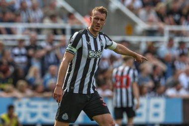 Newcastle United takımına Premier Lig karşılaşmasında Newcastle United ve Hove Albion 'a karşı St. James' s Park, Newcastle, 11 Mayıs 2024 'te takım talimatları verdi. 