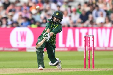Pakistan 'dan Rameen Shamim 11 Mayıs 2024' te İngiltere 'nin Edgbaston, Birmingham, Birleşik Krallık' ta kadınlara karşı oynadığı 1. 