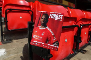 Nottingham Ormanı 'ndan Willy Boly, Premier League maçı öncesinde Nottingham Forest Chelsea' ye karşı 11 Mayıs 2024 'te İngiltere' nin Nottingham şehrinde oynanan maç programının ön kapağında yer aldı.