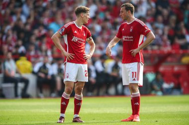 Nottingham Ormanı 'ndan Ryan Yates Nottingham Ormanı' ndan Chris Wood ile Premier Lig maçı sırasında Nottingham Forest Chelsea 'ye karşı City Ground, Nottingham, İngiltere' de 11 Mayıs 2024 'te görüştü.