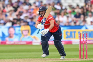 İngiltere 'den Danielle Gibson, İngiltere' nin 11 Mayıs 2024 'te Edgbaston, Birmingham, İngiltere' de Pakistan 'a karşı oynadığı 1. 