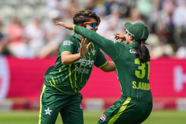Pakistan 'dan Nida Dar, İngiltere' den Maia Bouchier 'in 11 Mayıs 2024' te İngiltere 'nin Edgbaston, Birmingham kentinde İngiliz kadınlara karşı oynadığı 1. 