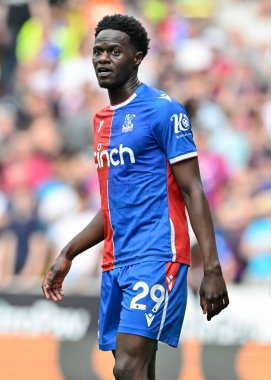 Kristal Saray 'dan Naouir Ahamada, Premier Lig maçı sırasında Wolverhampton Wanderers, Molineux, Wolverhampton' daki Crystal Palace 'a karşı, 11 Mayıs 2024 