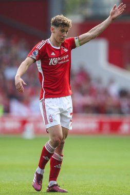 Nottingham Ormanı 'ndan Ryan Yates Premier Lig maçında takım arkadaşlarına talimat veriyor Nottingham Forest Chelsea' ye karşı City Ground, Nottingham, İngiltere, 11 Mayıs 2024